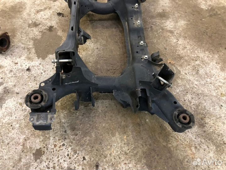 Балка задняя Honda Crosstour 1