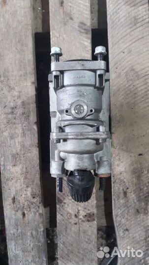 Кран тормозной главный Mercedes Benz