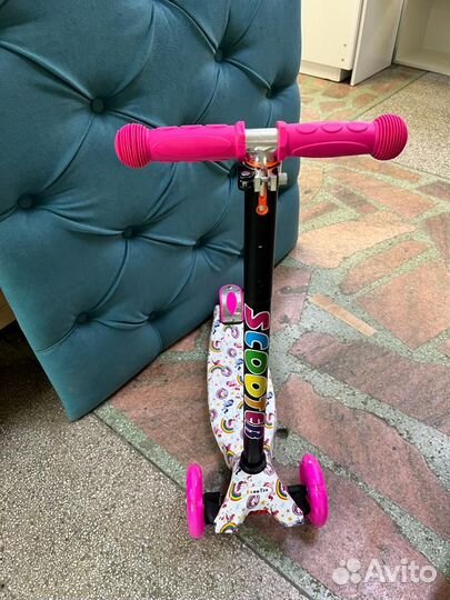 Самокат трехколесный с принтом (новый)