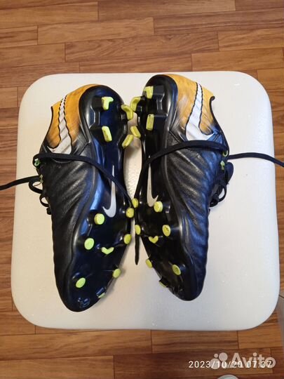 Футбольные бутсы