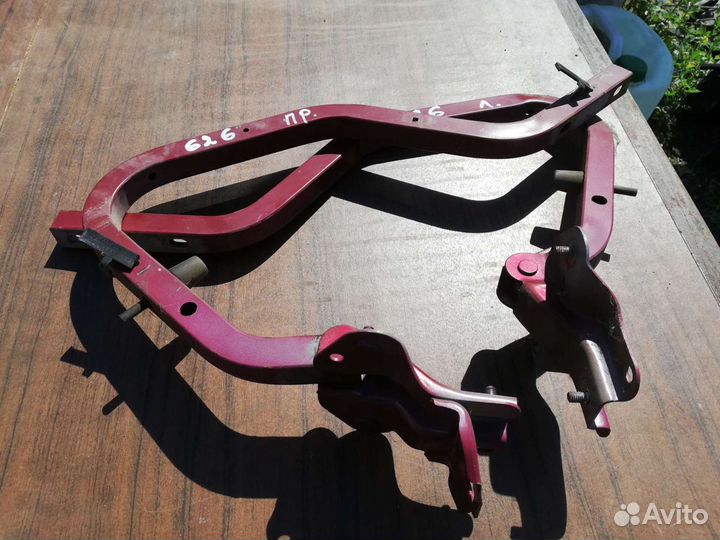 Петля крышки багажника Мазда 626 GE