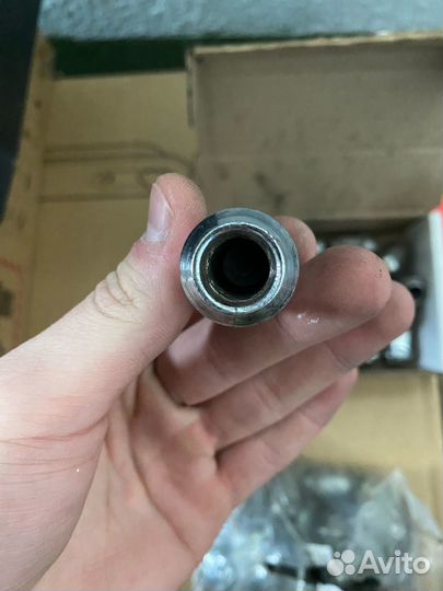 Болты, гайки, секретки на литые диски Nissan