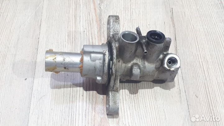 Главный тормозной цилиндр гтц Nissan X-trail T31