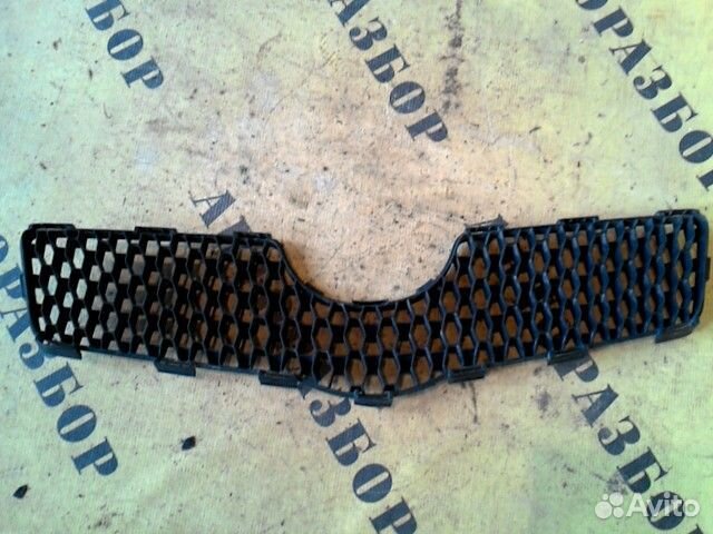 Решетка радиатора Toyota Yaris 2005-2011