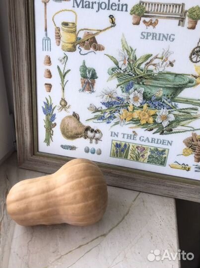 Картина крестиком в раме с музейным стеклом