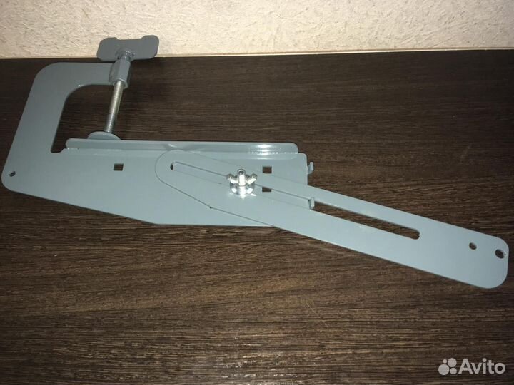 Струбцина крепления датчика эхолота