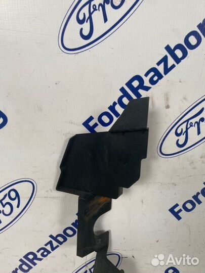 Дефлектор радиатора передний правый Mazda Mazda6