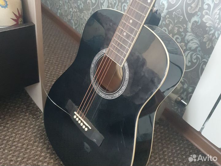 Акустическая гитара