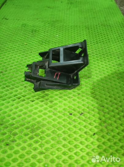 Кронштейн заднего бампера правый VW Jetta