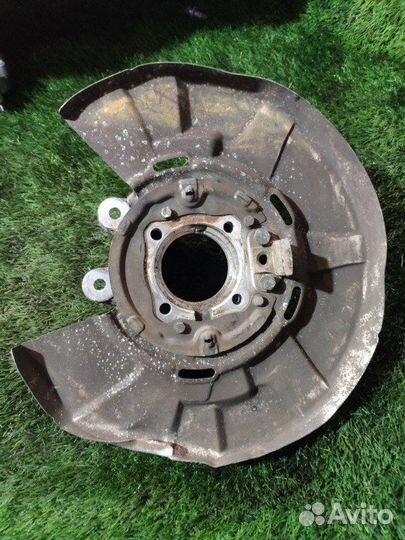 Кулак задний задний правый Bmw 750I F01 N63 2011