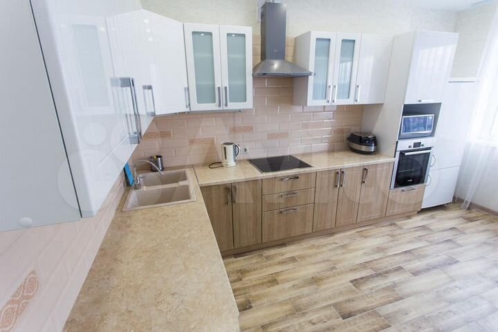 2-к. квартира, 65 м², 10/12 эт.