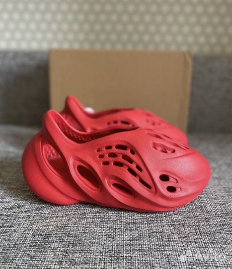 Yeezy foam runner vermilion