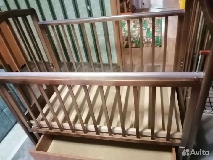 Детская кровать с маятником и ящиком