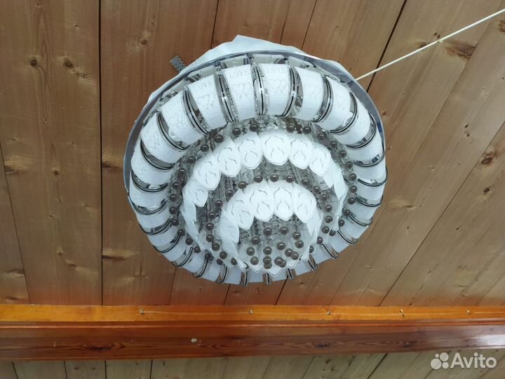 2 большие потолочные люстры
