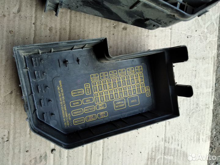 Блок предохранителей Киа Рио 1