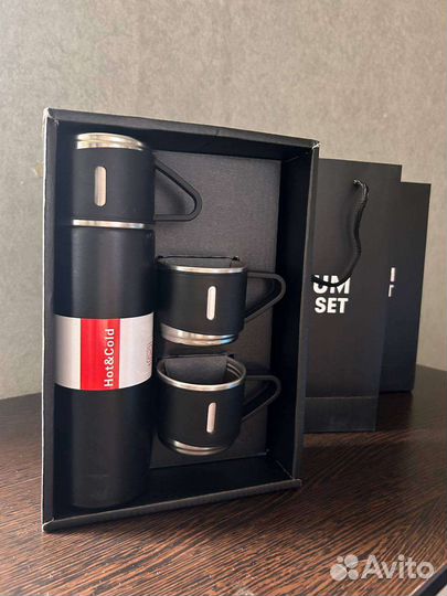 Термос с 3 кружками. Подарочный набор