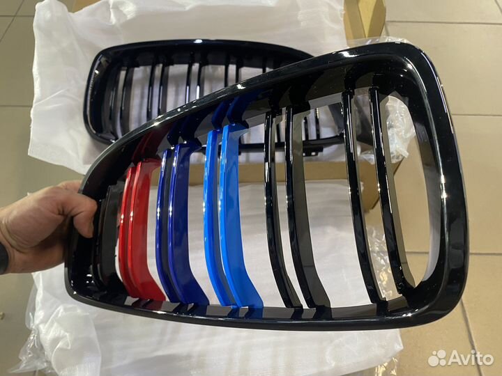 Решетка радиатора BNW F32, триколор