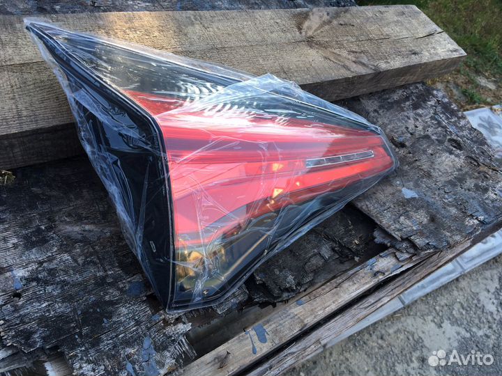 Задняя Левая Фара На RAV4 новая