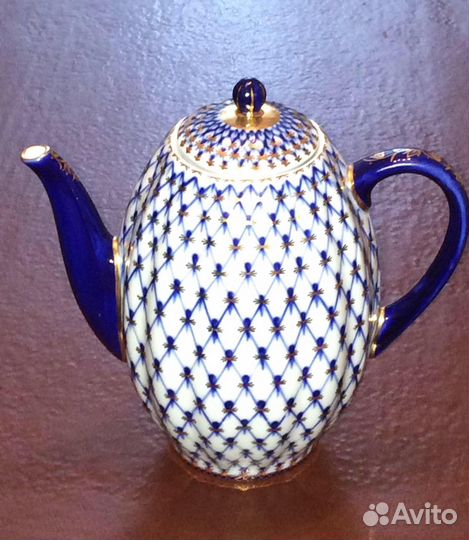 Фарфоровые чайники, кофейники