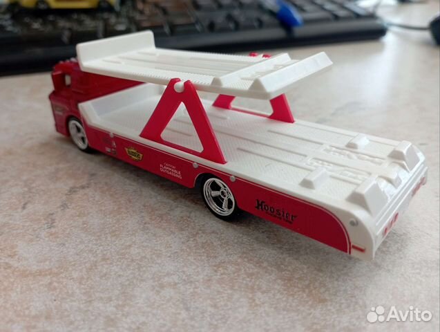 Hot wheels premium ford c 800 team transport