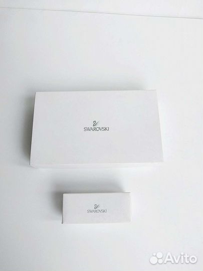 Swarovski Набор кистей и футляр для помады