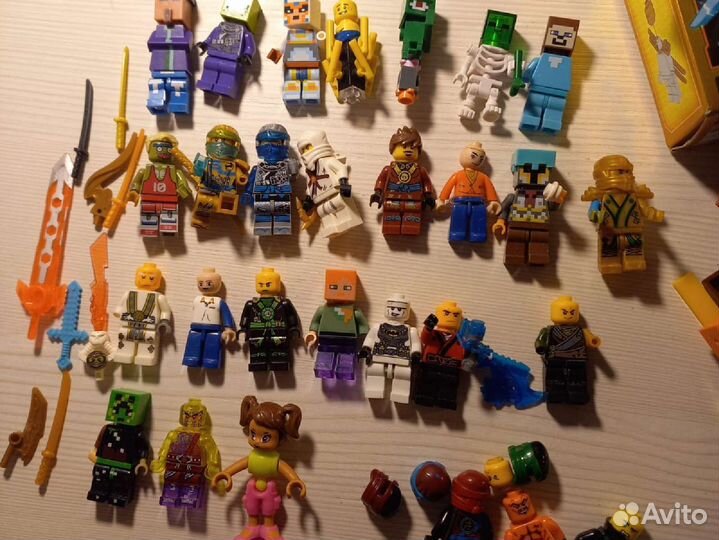 Lego набором человечки