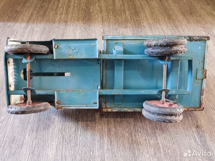 Детские игрушки автомобиль