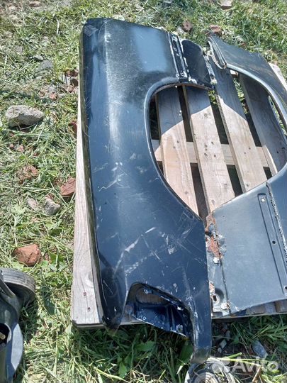 Крылья левые оригинал 124 мерседес