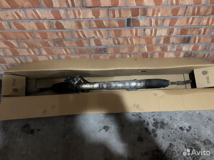 Рулевая рейка на Toyota Land Cruiser 200