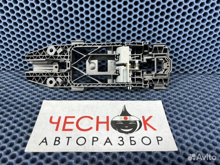 Ответная часть ручки двери Tiguan Amarok Passat