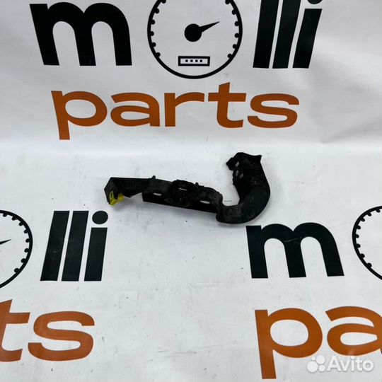 Кронштейн Audi A5 8W 2022