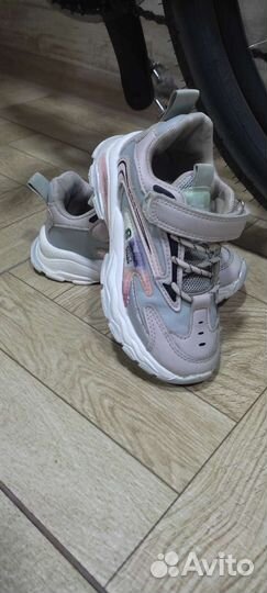 Кроссовки для девочки