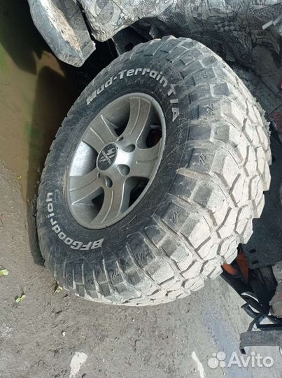 Bfgoodrich Mud-Terrain T/A 285/75 R16