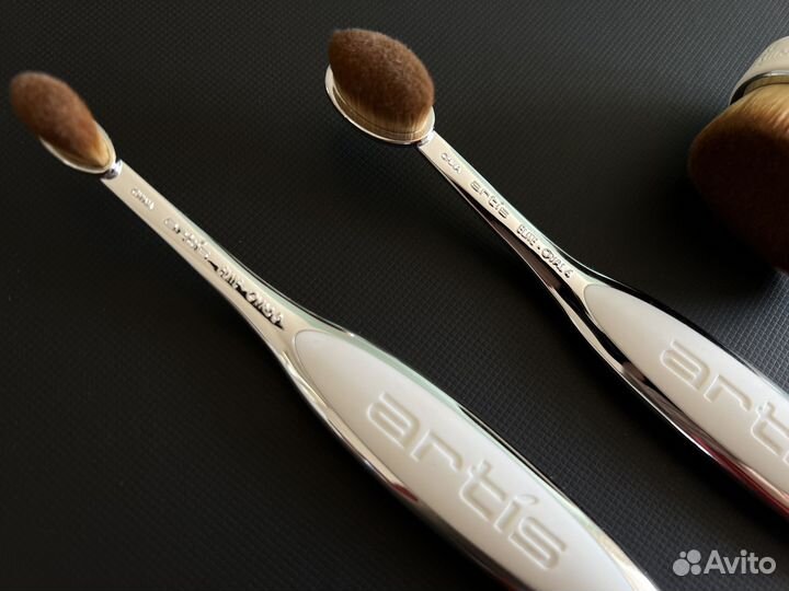 Artis Brush