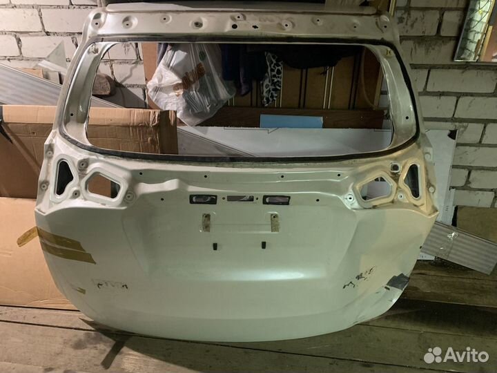 Задняя дверь багажника toyota rav 4