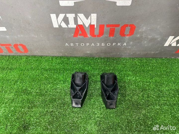 Кронштейн заднего бампера Ford Focus 3 седан 2.0L