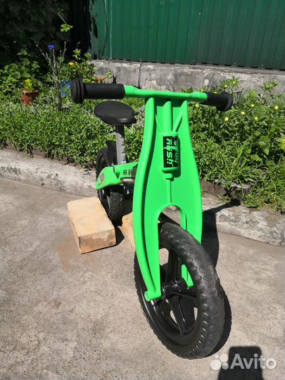 Продам беговел