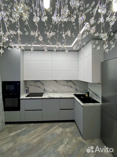 Кухня под потолок