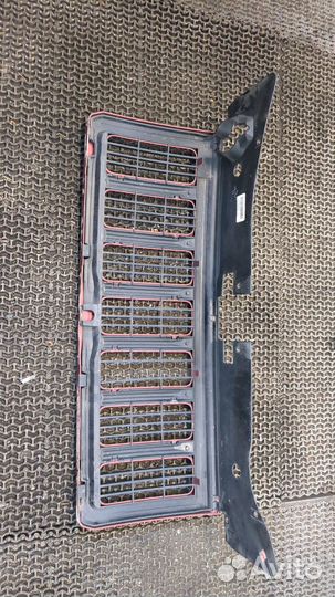 Решетка радиатора Jeep Commander, 2006