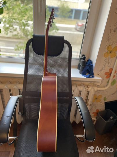 Акустическая гитара