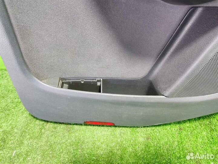 Обшивка двери задней правой volkswagen Golf Plus