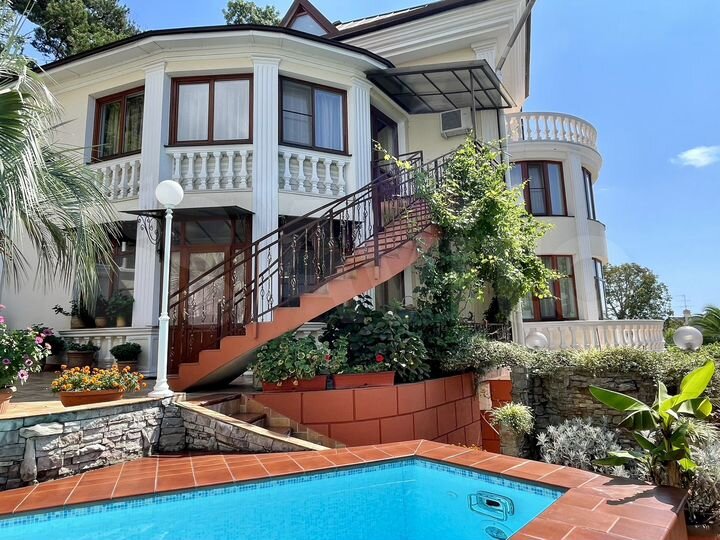 Коттедж 250 м² на участке 6 сот.