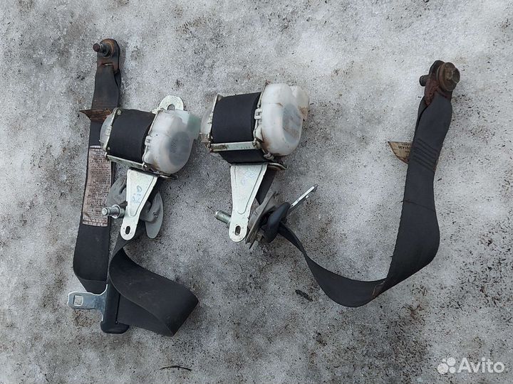 Ремень безопасности задний Тойота рав PAV 4 с 2005