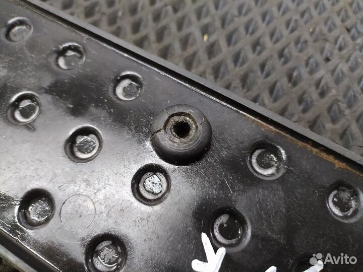 1389739 Накладка порога левая