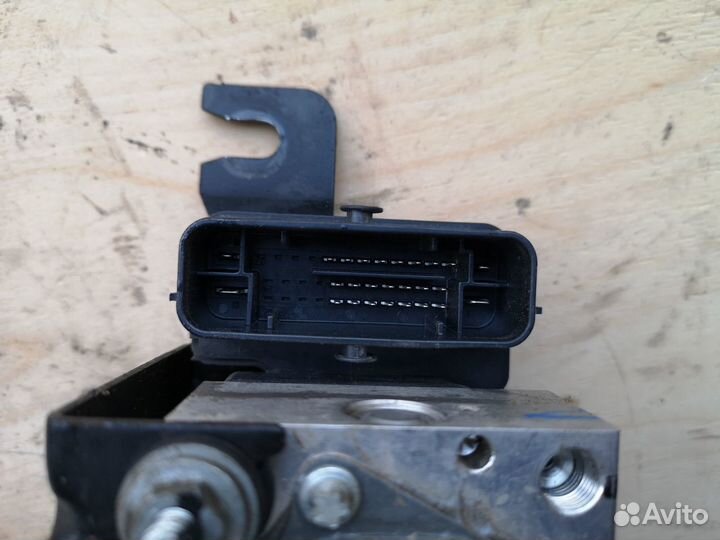 Блок абс тормозов для Renault Sandero 2014-н.в