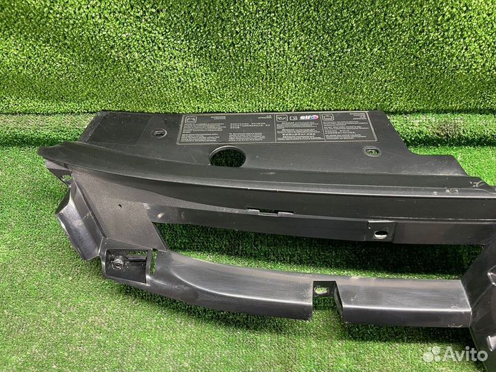 Основание решетки радиатора Renault Duster