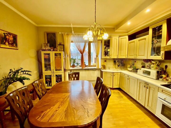 Коттедж 309 м² на участке 8 сот.