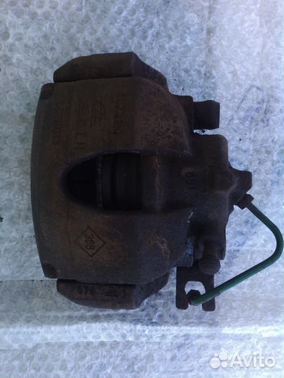 Рено Лагуна 2 передний левый суппорт