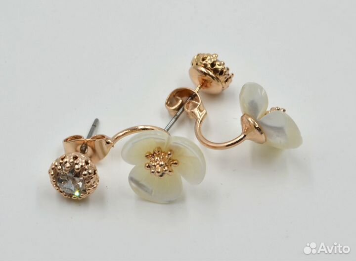 Серьги - пусеты С цветочками из ракушки 8061