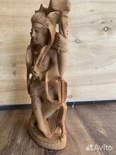 Статуэтка Лакшми из дерева